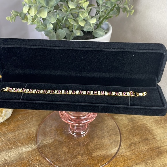 Vintage 1970's Rhinestone bracelet. Amethyst and Diamond look. 7" in length - Picture 7 of 7